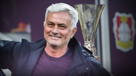 José Mourinho steht in seinem zweiten Jahr bei der AS Rom in seinem zweiten europäischen Finale. Nach dem erfolgreichen Gewinn der Conference League im vergangenen Jahr möchte der Star-Trainer heute Abend gegen den FC Sevilla nach dem Titel der Europa League greifen.