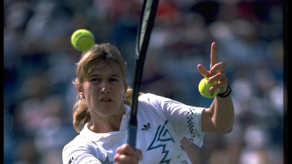 Der Höhepunkt des Jahres war der Halbfinaleinzug bei den US Open. Zwar unterlag sie dort Martina Navratilova in zwei Sätzen, aber die mit Chris Evert zu dieser Zeit beste Spielerin der Welt war von Graf beeindruckt und bescheinigte ihr eine glänzende Zukunft
