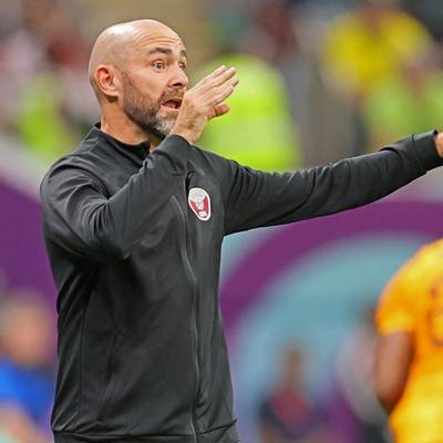 Felix Sanchez, Nationalcoach von Katar, hat seine Zukunft nach dem 0:2 im letzten Vorrundenspiel gegen die Niederlande in Al-Khor offen gelassen.