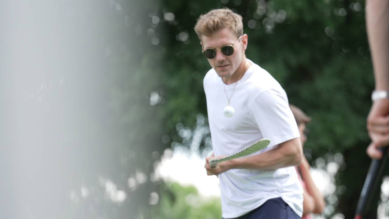 BMW International Open 2023: Eishockeyspieler zeigen ihr Können auf dem Rasen