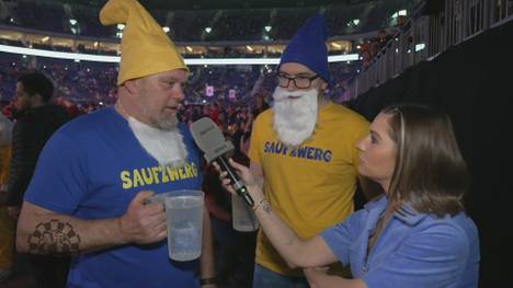 Moderatorin Jana Wosnitza wird der neunten Madhouse-Folge von den Zuschauern scherzhaft aufgezogen.