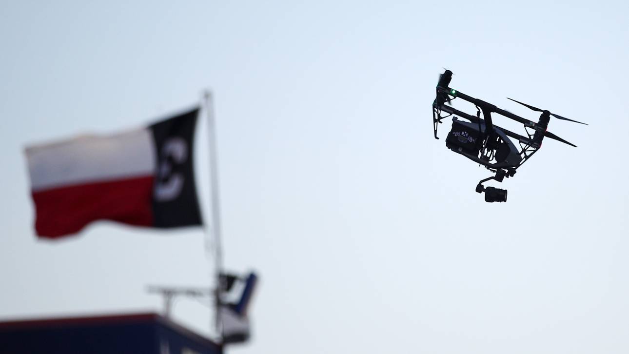 Drohne stürzt bei Zenit aufs Feld