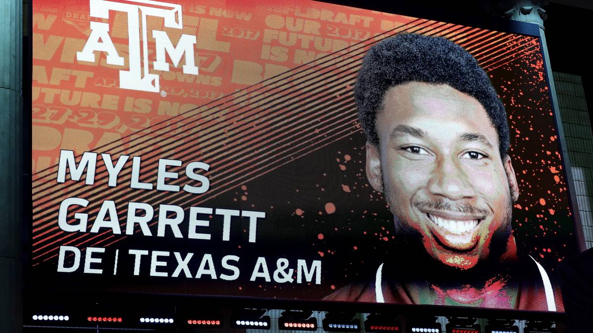 1. CLEVELAND BROWNS - MYLES GARRETT (POSITION: Defensive End/Outside Linebacker, COLLEGE: Texas A&M): General Manager Sashi Brown traf trotz der eigenen Quarterback-Schwäche die einzig richtige Entscheidung. Garrett ist ein Defensiv-Monster, der über Jahre Spielmacher das Fürchten lehren könnte. In Philadelphia ist er aber nicht vor Ort