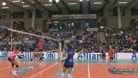 Beim Allianz MTV Stuttgart ist der VC Wiesbaden deutlich unterlegen. Doch ausgerechnet gegen Superstar Krystal Rivers setzen die Hessinen DAS Highlight der Partie.