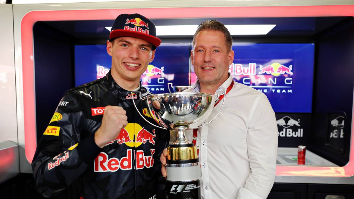Formel 1: Max Verstappen feiert nach dem Großen Preis von Spanien (2016) mit seinem Vater Jos den ersten Formel 1-Sieg