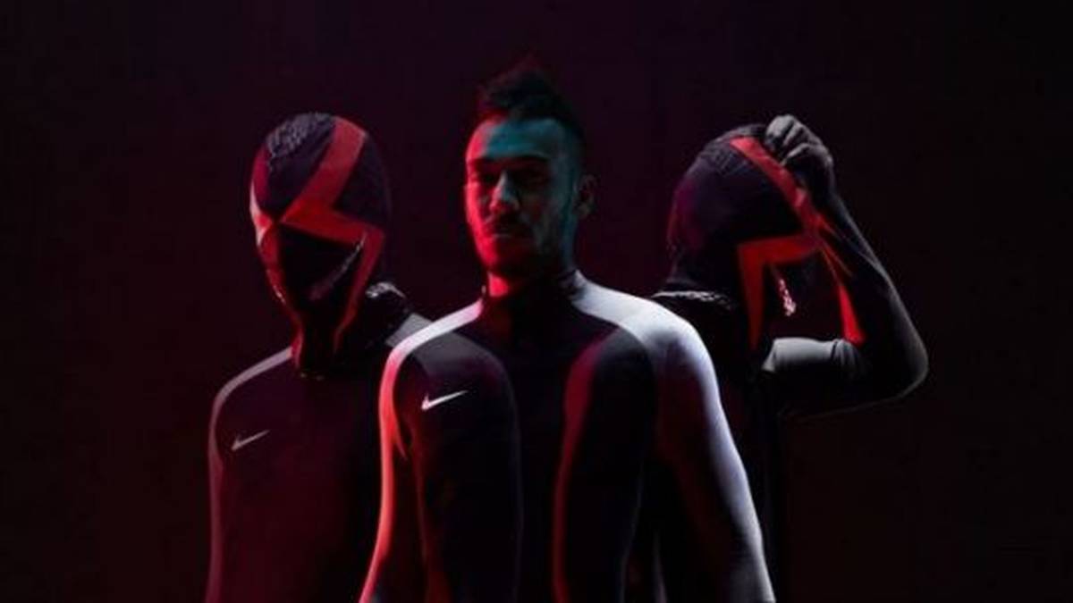 ...es handelt sich um eine PR-Aktion für seinen persönlichen Ausrüster Nike. Dieser vermarktet den BVB-Stürmer als "Masked Finisher" ("Maskierter Vollstrecker"). Die Maske war zuvor bei einem Werbedreh verwendet worden