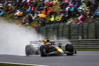 Max Verstappen fährt beim Qualifying in Belgien auf den ersten Platz. Wegen eines neu eingebauten Motors wird der Niederländer beim anstehenden Rennen aber zehn Plätze zurückversetzt.