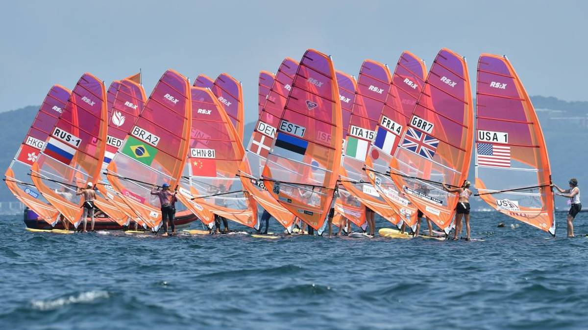 Bei der olympischen Form des Windsurfens fahren alle Teilnehmer mit dem gleichen, stark genormten Material