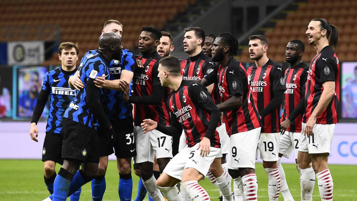 Zwischen Milans Zlatan Ibrahimovic (ganz rechts) und Romelu Lukaku von Inter Mailand flogen mächtig die Fetzen