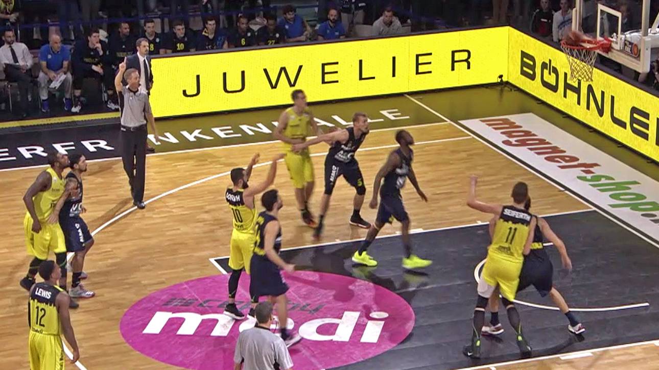 ALBA schenkt Sieg im Krimi her