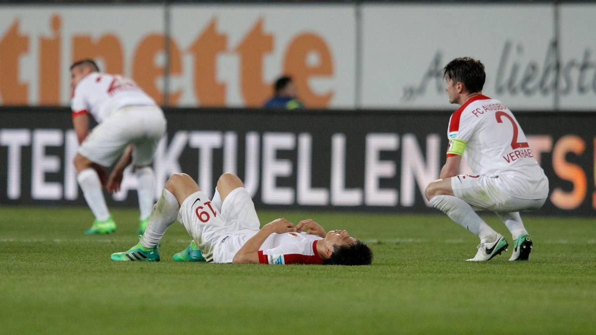 Doch am Ende geht Augsburg die Zeit aus. Ingolstadt siegt und darf noch auf das Wunder Klassenverbleib hoffen