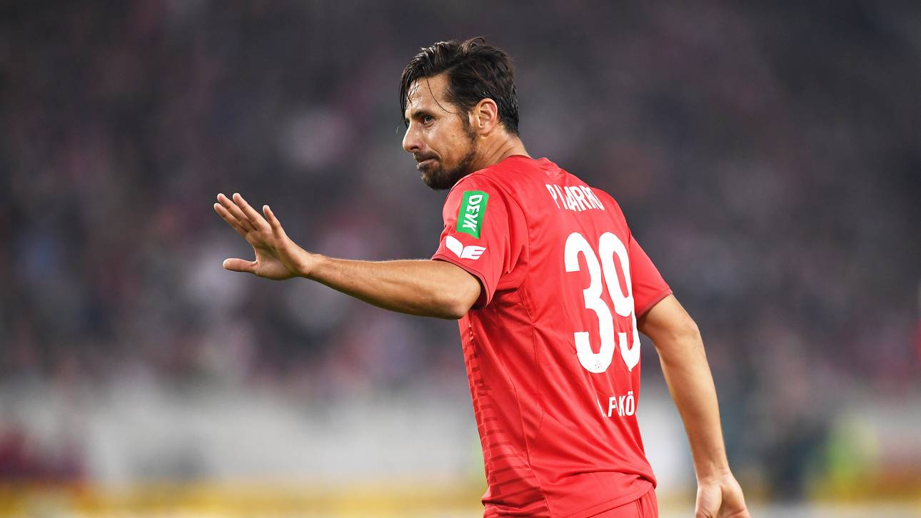 Pizarro beim Aufwärmen verletzt