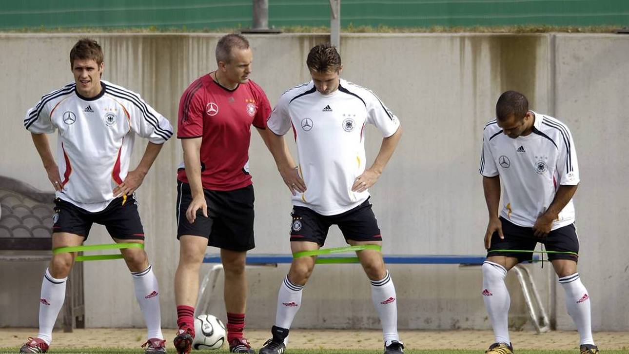 Sebastian Kehl (li.), Miroslav Klose (Mitte) und David Odonkor während des Trainings im WM-Quartier in Berlin