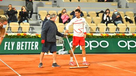 Novak Djokovic halt bei den Korrekturarbeiten mit - zuvor hatte er großen Sportsgeist bewiesen