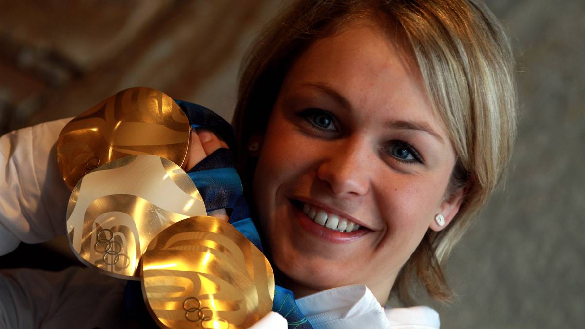 PLATZ 8 - MAGDALENA NEUNER: Benötigte nur sechs Jahre, um sich einen Platz in den deutschen (Sport-)Geschichtsbüchern zu sichern. Zwischen ihrem Debüt im Weltcup 2006 und dem Karriereende 2012 gewann Neuner 34 Einzelrennen im Biathlon-Weltcup. Bei Weltmeisterschaften ist sie mit zwölf Goldmedaillen die Rekordtitelträgerin. Zwei Goldmedaillen bei Olympia runden ihre sensationelle Erfolgsbilanz ab