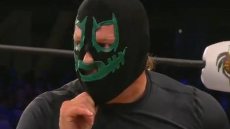 Chris Jericho tarnte sich bei AEW Fight for the Fallen als Mitglied der Dark Order