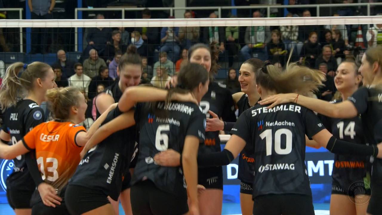 Ladies in Black klettern