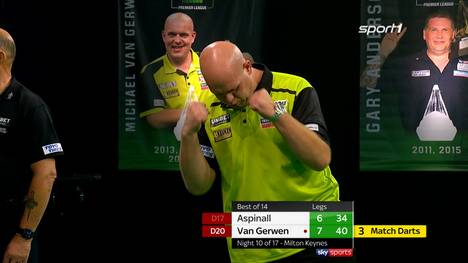 Nach zwei Niederlagen in Folge dreht Michael van Gerwen das Spiel gegen Nathan Aspinall und gewinnt 8:6.