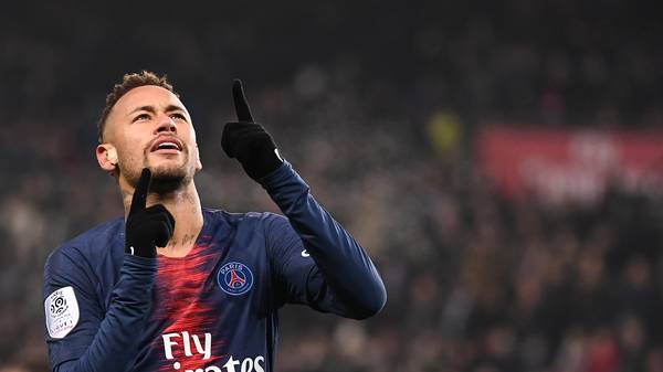 Neymar spielt seit zwei Jahren bei Paris Saint-Germain Die Fähigkeiten von Neymar sind unbestritten. Aber mit seinen Schauspieleinlagen auf dem Rasen polarisiert er bei den Fans