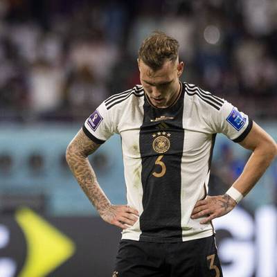 DFB-Star David Raum berichtet vor dem heißen Duell gegen Spanien, dass er von Fans in den sozialen Medien bedroht wurde. Hintergrund ist ein Champions-League-Spiel gegen Real Madrid.