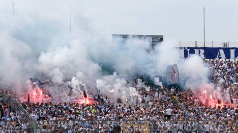 Bei der Partie zwischen  dem TSV 1860 München und dem 1. FC Saarbrücken zündelten die Fans auf beiden Seiten