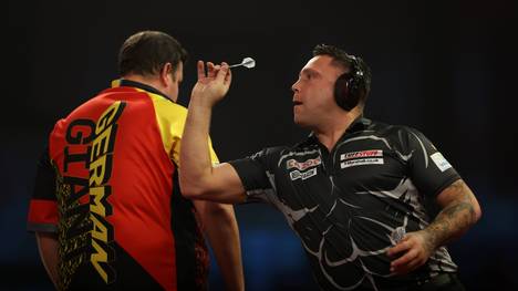 Gerwyn Price hatte im WM-Viertelfinale gegen Gabriel Clemens überraschend während der Partie Kopfhörer aufgezogen und nach der Niederlage seinen Instagram-Account gelöscht, Hopp und Clemens äußern sich dazu. 