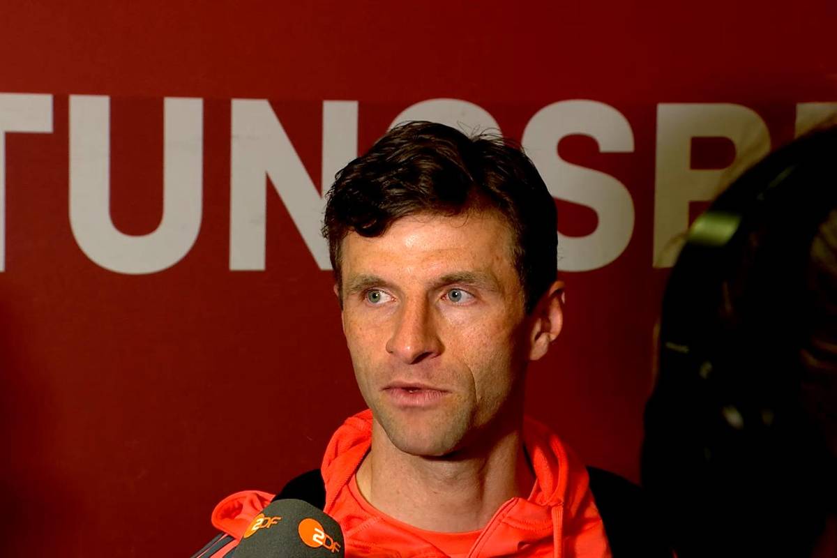 Thomas Müller spricht im Interview über seine Begegnungen mit Reportern während seiner Zeit beim FC Bayern.