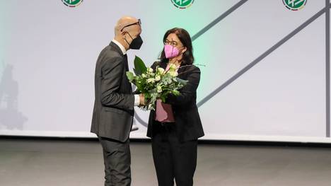 Nach gut einem Jahr in kommissarischer Funktion wird Heike Ullrich offiziell erste Generalsekretärin in der 122-jährigen Geschichte des Deutschen Fußball-Bundes. 