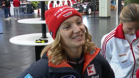 Die aktiven Skispringerinnen Selina Freitag und Katharina Schmid sowie ihr Bundestrainer Heinz Kuttin sprechen über eine mögliche Vierschanzentournee bei den Damen.