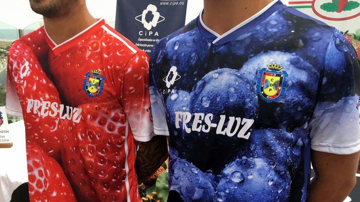 Wer die Jerseys des spanischen Amateur-Klubs C.D. Pinzon sieht, bekommt garantiert Hunger auf Obst. Aber warum wollen die Spieler ihre Köpfe bei der Präsentation partout nicht zeigen?