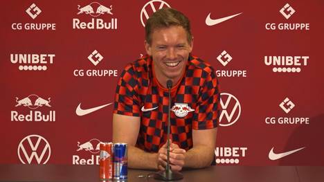 Leipzigs Trainer Julian Nagelsmann vergleicht seinen Oberkörper mit dem von CR7 und kommt zu einem amüsanten Ergebnis.
