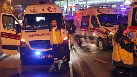 Krankenwagen vor dem Besiktas-Stadion