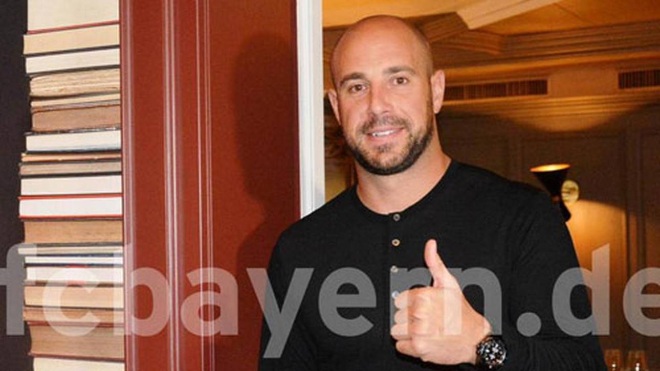 Reina zaubert beim Fußballtennis