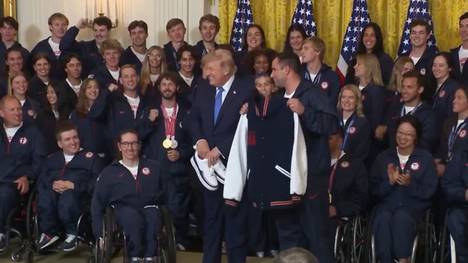 Besonderer Empfang in Washington. Donald Trump würdigt die Medaillengewinner der Olympischen und Paralympischen Winterspiele 2026 im Weißen Haus.