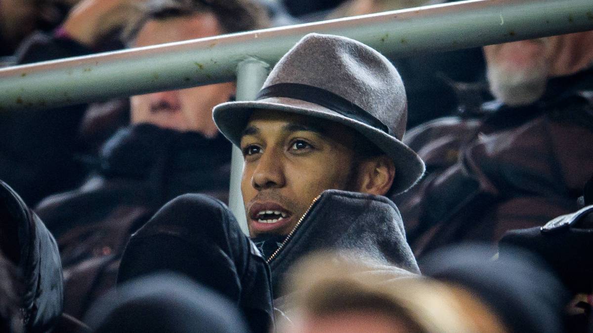 Aubameyangs Outfit wird im Netz als "Inspector Gadget" und "American Gangster" gefeiert, der Gabuner sorgt nicht zum ersten Mal optisch für Aufsehen. SPORT1 zeigt die schrägsten Outfits des Offensivspielers von Borussia Dortmund