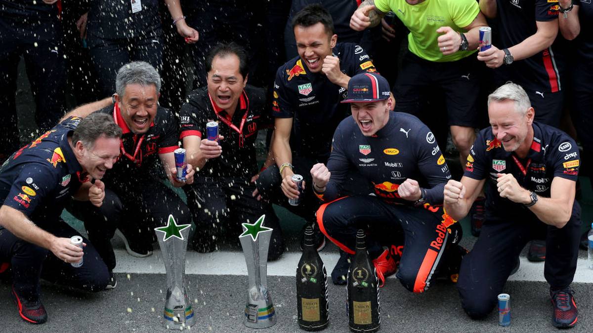 ENGLAND - Guardian: "Obwohl Lewis Hamilton den Titel bereits sicher hat, geht es in der Formel 1 weiter zur Sache. Max Verstappen und Red Bull haben einen hart erkämpften und brillanten Sieg gefeiert. Um Verstappen herum spielte sich großes Drama ab - nicht nur, weil Ferrari wieder einmal in aller Öffentlichkeit implodierte."