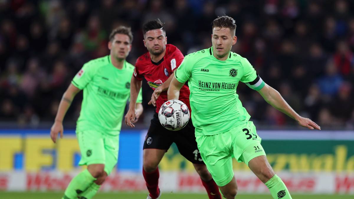 PLATZ 9 - Waldemar Anton (Hannover 96): 800 angekommene Pässe