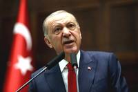 Die Türkei spielt am Samstag in Berlin ihr EM-Viertelfinale gegen die Niederlande. Der türkische Präsident wird kurzfristig die Partie besuchen - wohl auch als Reaktion auf die Wolfsgruß-Debatte.