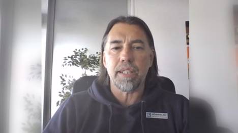 Martin Schmidt hat den Job als Trainer gegen den als Sportdirektor eingetauscht. Bei SPORT1 äußert sich der Schweizer zu seiner neuen Rolle und spricht über Christian Heidel und Trainer Bo Svensson.