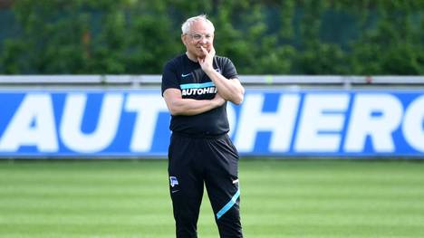 Felix Magath meldet sich nach dem Hertha-Beben um Fredi Bobic zu Wort. Der Trainer-Routinier steht für einen Job bereit.