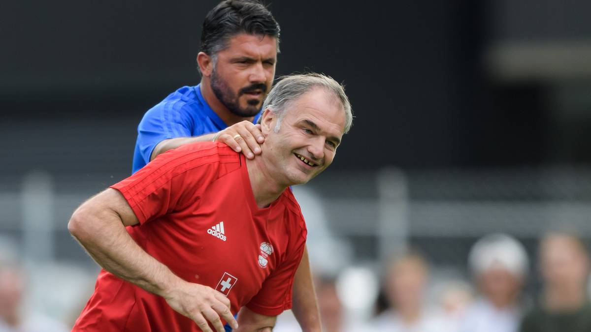 Chapuisat bekleidet seit seinem Karriere-Ende verschiedenste Posten, aktuell unter anderem Stürmertrainer für den Schweizer Nationalverband