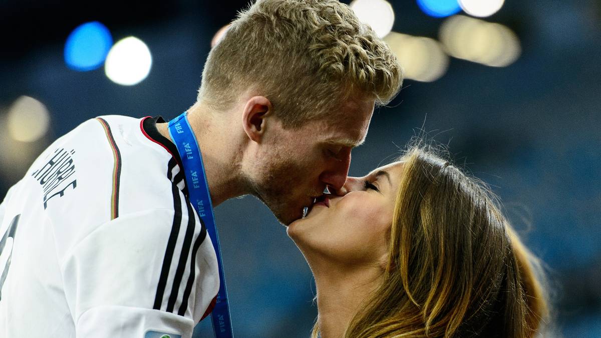 So küsst ein Weltmeister. Diese Erinnerung werden beide trotz der Trennung bestimmt in bester Erinnerung behalten