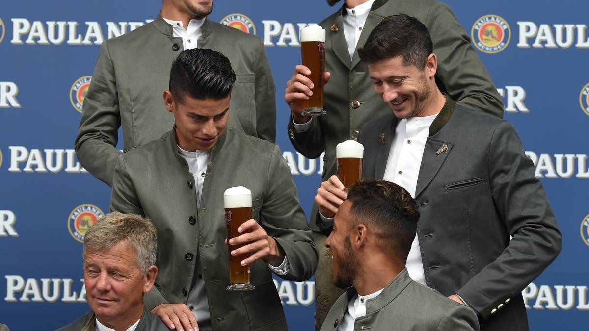 Die Einkleidung für das in knapp zwei Wochen beginnende Oktoberfest war für die Profis aber offensichtlich keine Last. Komplett gelöst und bester Laune warfen sich Robert Lewandowski und Co. in die bayerische Tracht. SPORT1 zeigt die besten Bilder