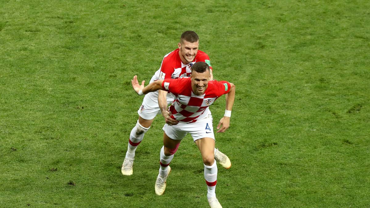 IVAN PERISIC: Auffälligster Kroate in der Offensive. Tolles Tor zum Ausgleich, als er den Ball mit rechts an Kante vorbeilegte und mit links direkt abzog. Wurde mit seinem Tor zum erfolgreichsten Kroaten bei WM-Endrunden (7 Tore/4 Assists) und feierte das mit einer entsprechenden Pose. Problem: Wenig später der Unglücksrabe, als er den umstrittenen Handelfmeter der Franzosen verursachte. In der zweiten Hälfte nicht mehr so auffällig. SPORT1-Note: 3 