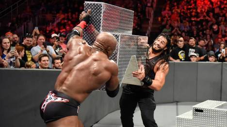 Bobby Lashley (l.) und Roman Reigns trafen bei WWE Extreme Rules 2018 aufeinander
