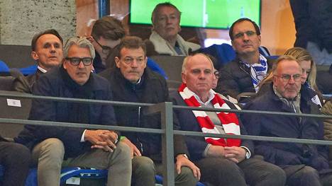 Jörg Wacker (l.) und Andreas Jung (2.v.l.) leiten mit Uli Hoeneß und Karl-Heinz Rummenigge weiter die Geschicke des FC Bayern