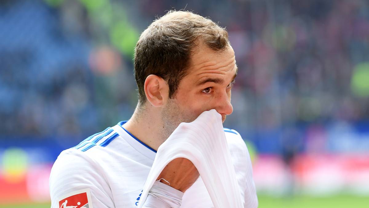 PIERRE-MICHEL LASOGGA: Der bullige Angreifer wurde in der Vergangenheit immer wieder von HSV-Investor Klaus-Michael Kühne attackiert. In der laufenden Saison gelang ihm durchschnittlich in jeder zweiten Partie ein Treffer. Aber auch ihn lässt der HSV ablösefrei ziehen