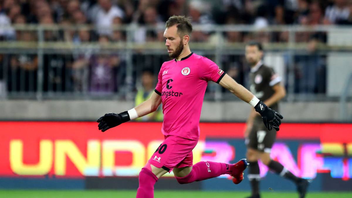 PLATZ 11: Robin Himmelmann (FC St. Pauli): Weisse Westen: 7 - Gegentore: 45