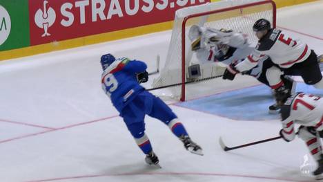 Logan Thompson mit vollem Körpereinsatz. Seine Parade ohne Stick bringt die Kommentatoren zum Schwärmen.