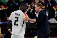 Bundestrainer Julian Nagelsmann spricht einen Tag vor dem EM-Achtelfinale über den Zustand von Antonio Rüdiger. Der Abwehrchef hatte sich im Gruppenspiel gegen die Schweiz verletzt.